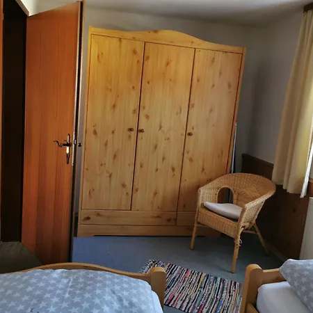 Mit Komplett Eingerichteter Kuechenzeile Im Wohnraum By Interhome هايدموهله