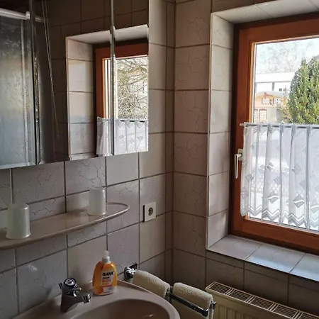 Mit Komplett Eingerichteter Kuechenzeile Im Wohnraum By Interhome شقة *