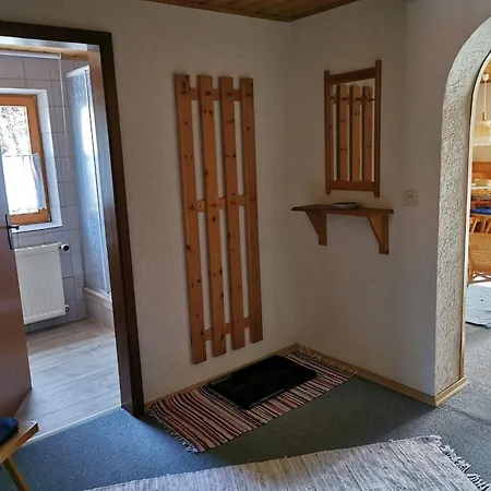 Mit Komplett Eingerichteter Kuechenzeile Im Wohnraum By Interhome 아파트 하이드뮐