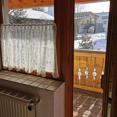 Daire Mit Komplett Eingerichteter Kuechenzeile Im Wohnraum By Interhome *