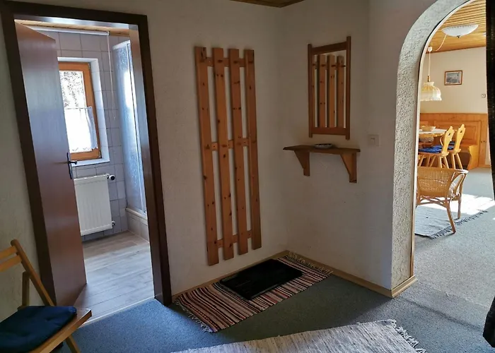Mit Komplett Eingerichteter Kuechenzeile Im Wohnraum By Interhome 아파트 하이드뮐